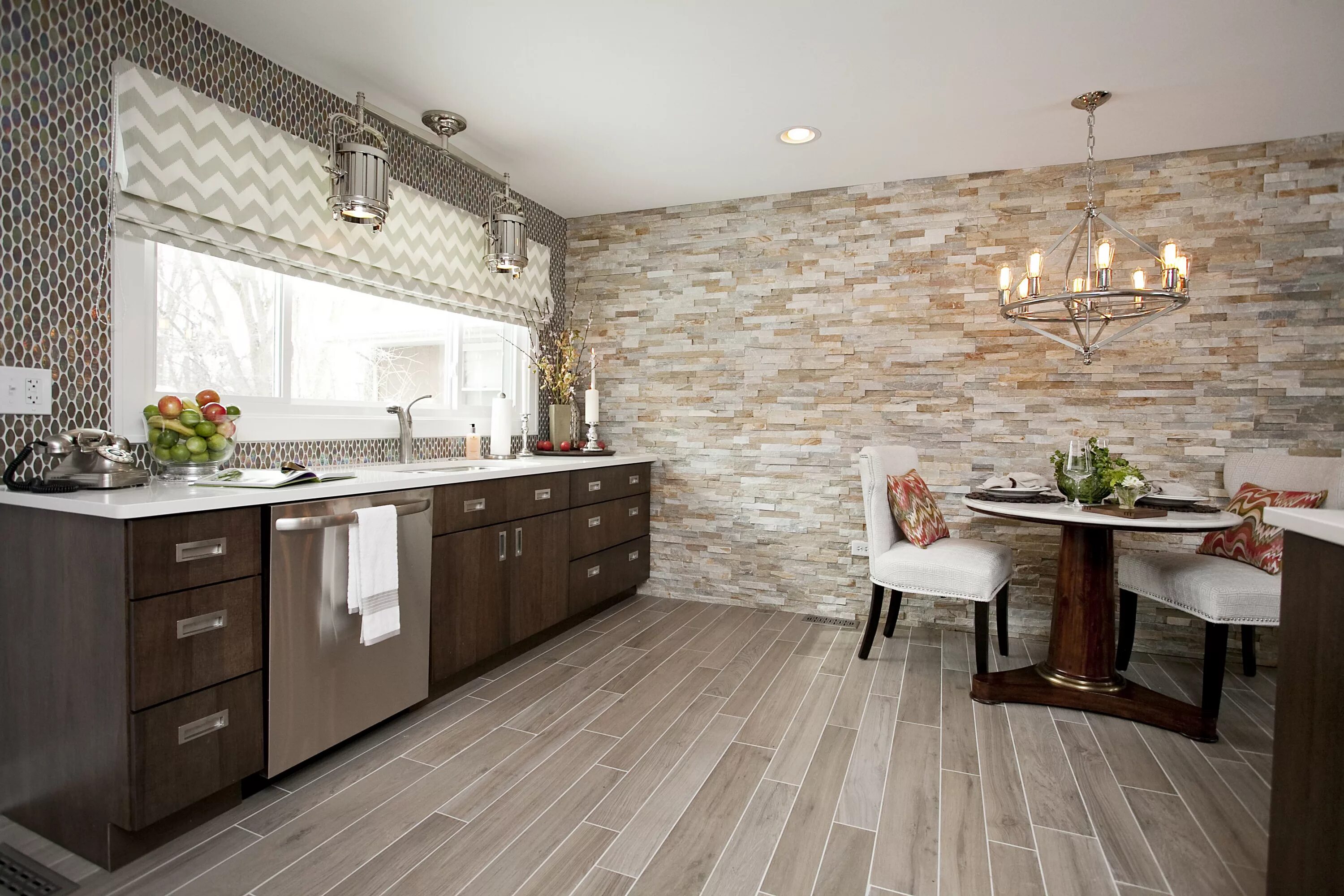 Плитка пвх для стен кухни фото Pin von RIVER OAK CABINETRY & DESIGN auf River Oak Cabinetry Kitchen Projects Mo