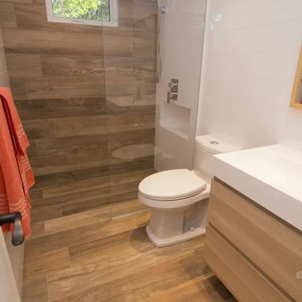 Плитка пвх для стен в ванной фото 2018 Wood Tile Shower Ideas With Pics in 2020 Wood tile shower, Shower tile, Woo