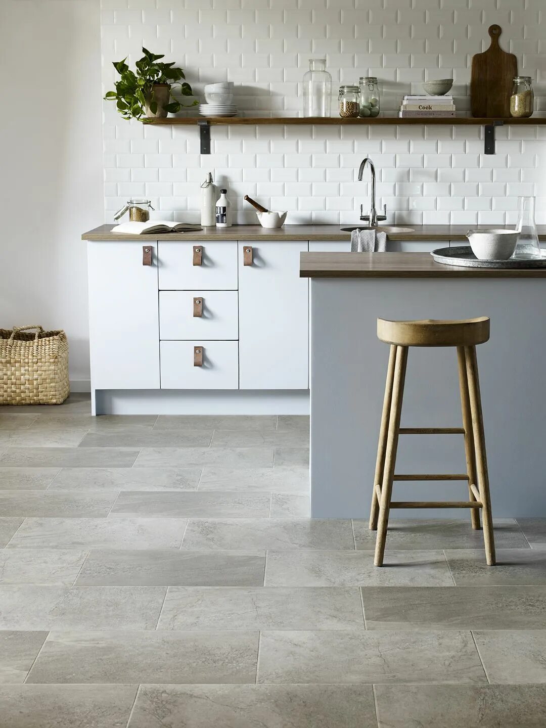 Плитка пвх кухня фото Mineral in Broken Bond #AmticoForm #interiordesign #flooring #texture #LVT Kitch