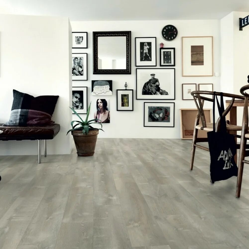 Плитка пвх на стенах в интерьере Кварцвиниловая плитка Pergo клеевая Optimum Glue Modern plank Дуб речной серый V