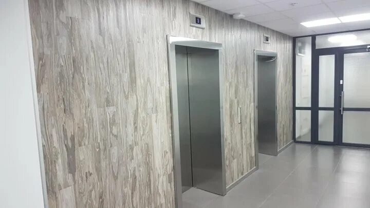 Плитка пвх на стенах в интерьере Кварцвиниловая плитка - купить в Красноярске, цена 1 089 руб., дата размещения: 