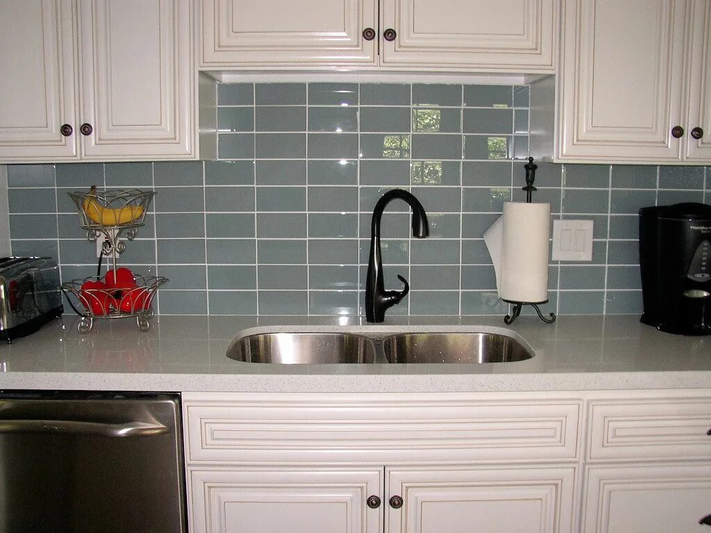 Плитка рабочая на кухне фото Ocean Glass Tile Linear Backsplash Glass tiles kitchen, Glass tile backsplash ki