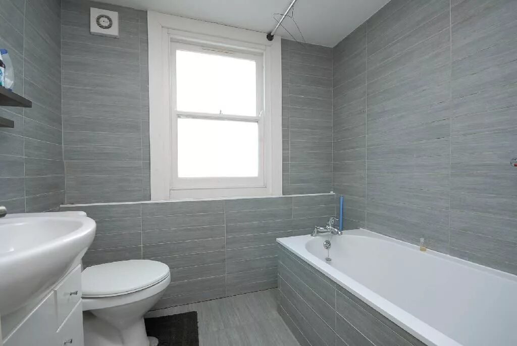 Плитка реальные фото 19 Excellent Grey Bathroom Ideas Gray bathroom decor, Grey bathrooms, Modern bat