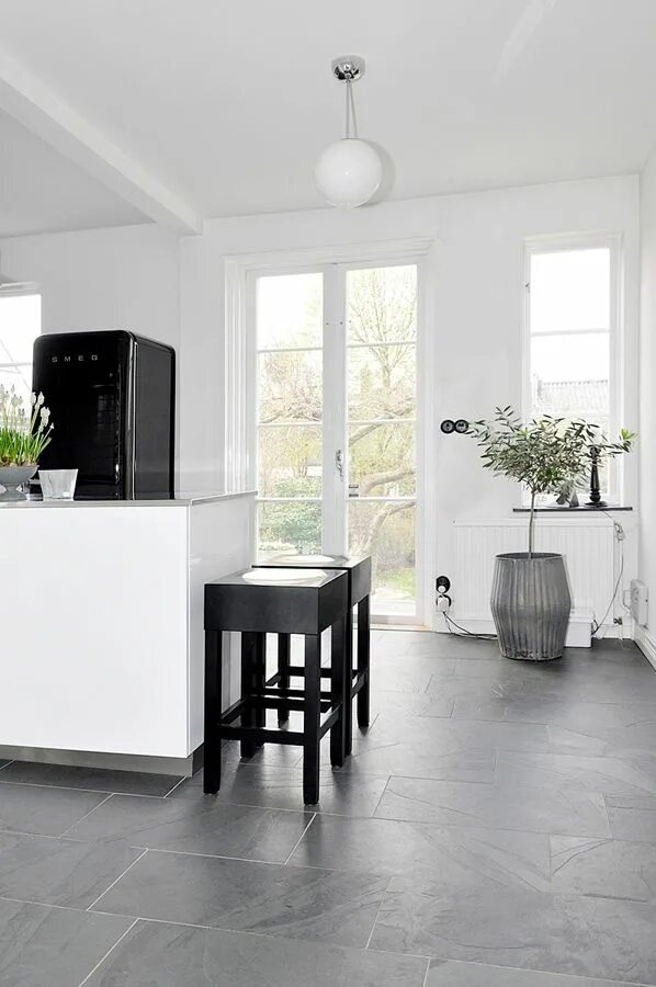 Плитка серого цвета в интерьере Helsingborg Kitchen floor tile, Trendy kitchen tile, Grey flooring
