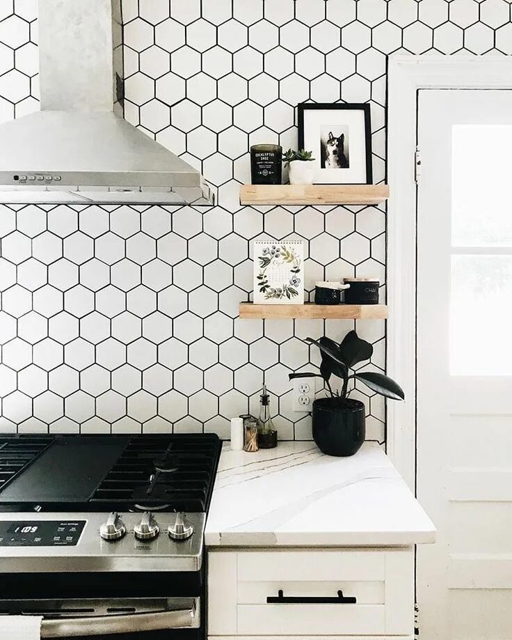 Плитка сотами на кухню фартук фото Kitchen Backsplash Kitchen backsplash designs, Backsplash kitchen white cabinets
