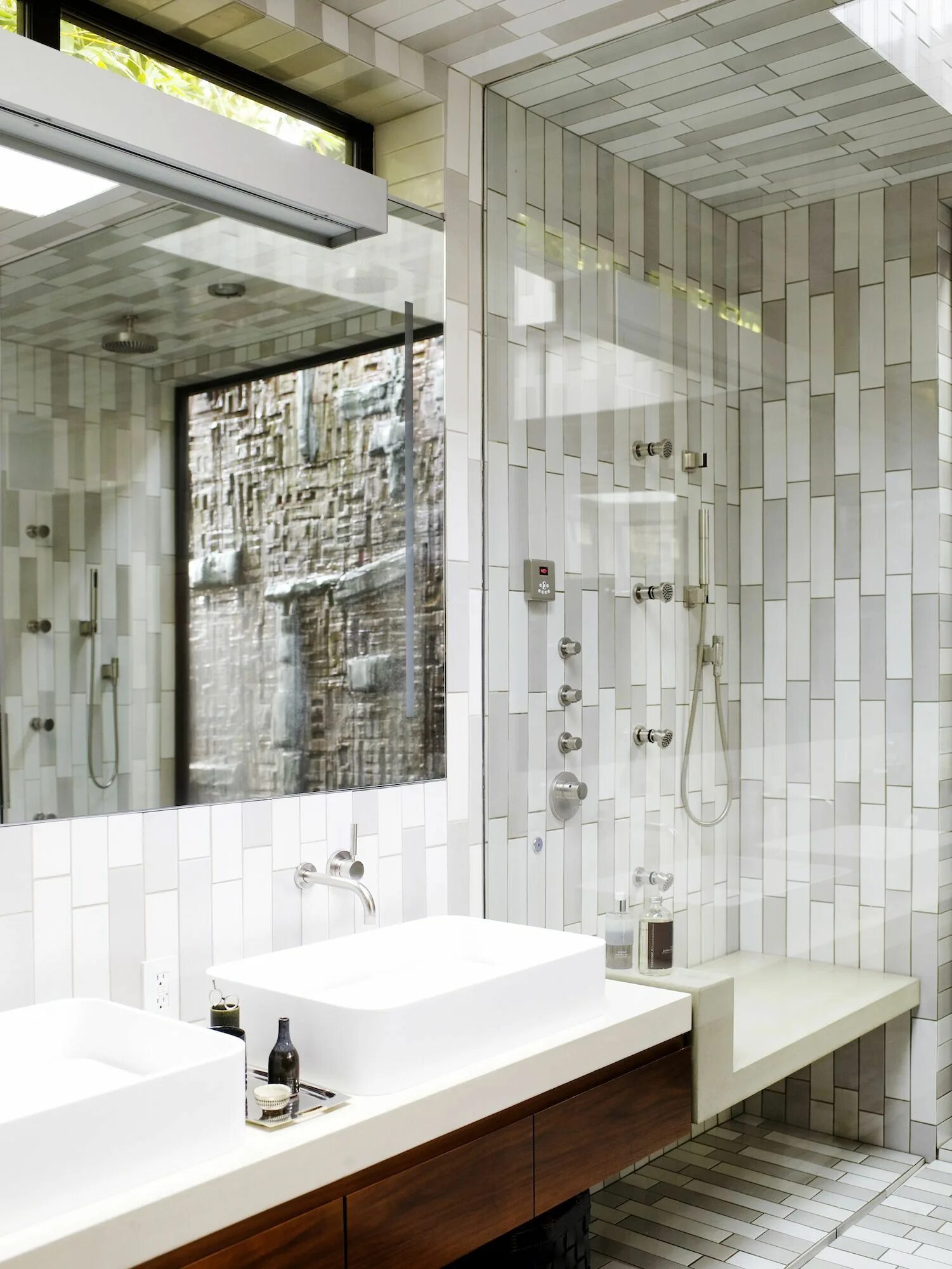 Плитка современные дизайны 8 Bathroom Tile Trends To Keep A Close Eye On This Year Latest bathroom tiles, M