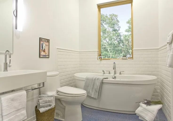 Плитка стена в интерьере ванной фото Splashy Penny Round Tile vogue Boston Transitional Bathroom Innovative Designs w