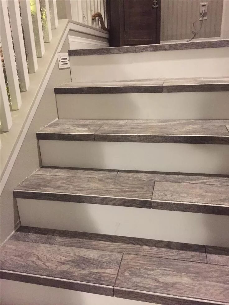Плитка ступень фото Wood look tiled stair case Stair remodel, Stairs, Stairs tiles