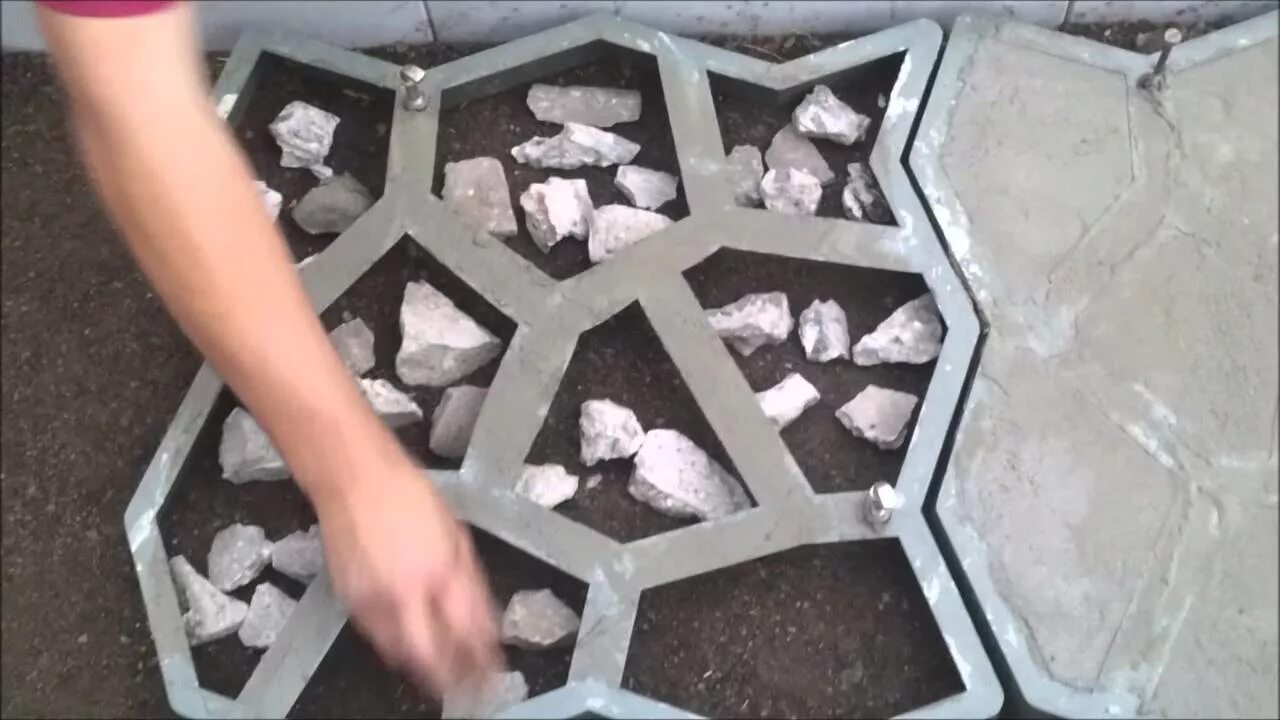Плитка своими руками фото DIY garden path - YouTube