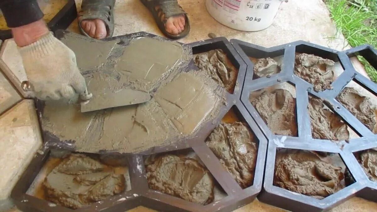 Плитка своими руками в домашних Тротуарная плитка своими руками Дачные советы от PartPrice.ru Дзен