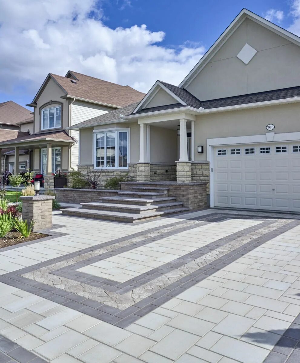 Плитка тротуарная перед домом фото Mix colors, patterns and products to create a dynamic driveway. Your home will n