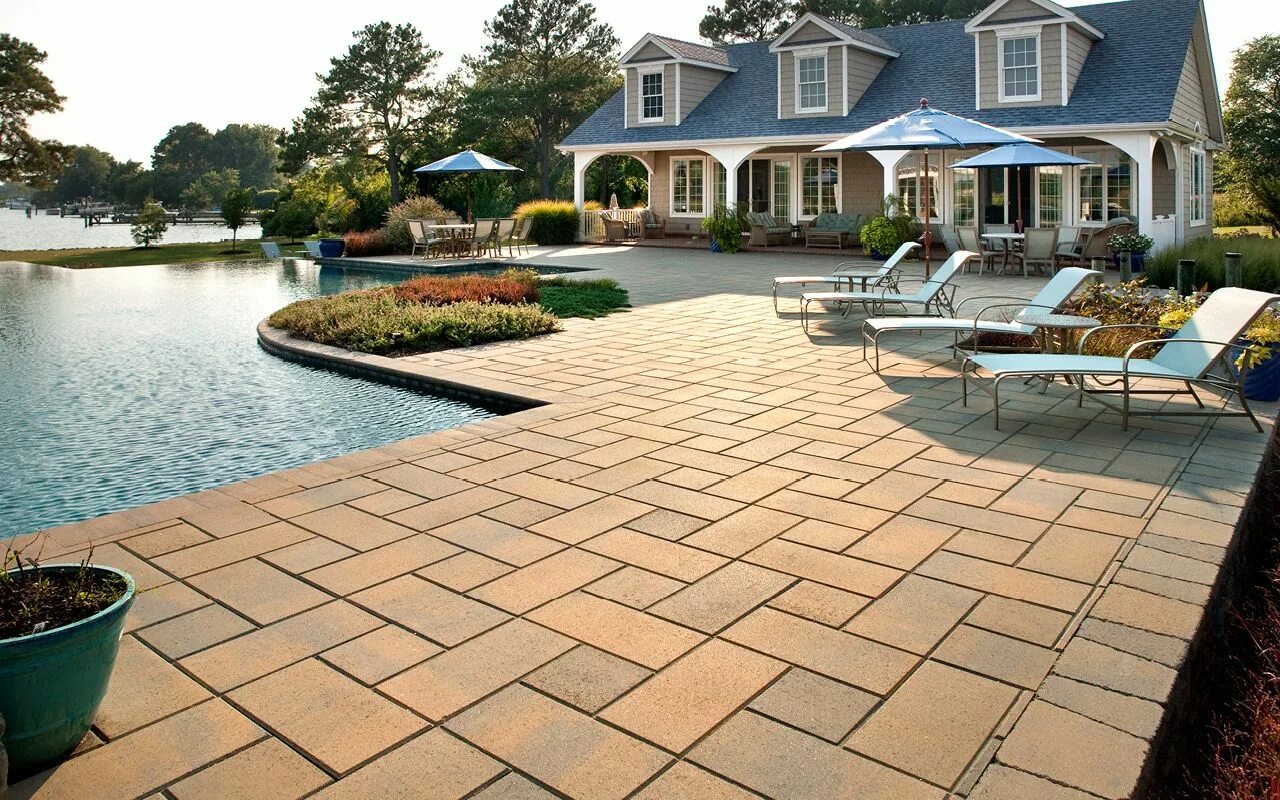 Плитка тротуарная перед домом фото Royale by Techo-Bloc www.techo-bloc.com (With images) Stone pool, Stone pool dec