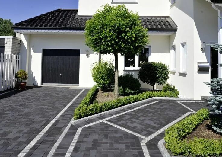 Плитка тротуарная перед домом фото Yard Maintenance for sale in 2024 Driveway design, Patio pavers design, Backyard