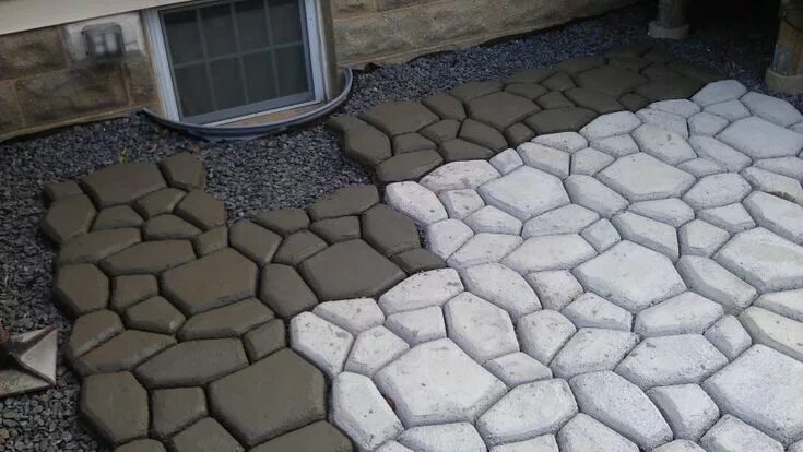 Плитка тротуарная своими руками в домашних условиях DIY Massive Concrete Cobblestone Patio Cobblestone patio, Diy driveway, Diy pati