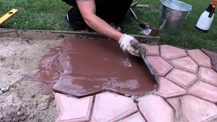 Плитка тротуарная своими руками в домашних условиях ЧАСТЬ 2: Садовая дорожка своими руками (Как заливать форму) Do It Your... Садовы