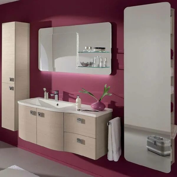 Плитка туалетного гарнитура что это фото Could you pull off raspberry walls? Cabinetry by Pelipal Bathroom design, Bathro