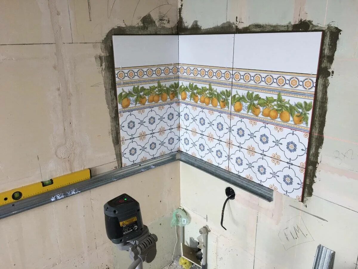Плитка установка своими руками Кладем плитку на фартук кухни правильно - инструкция с фото и видео