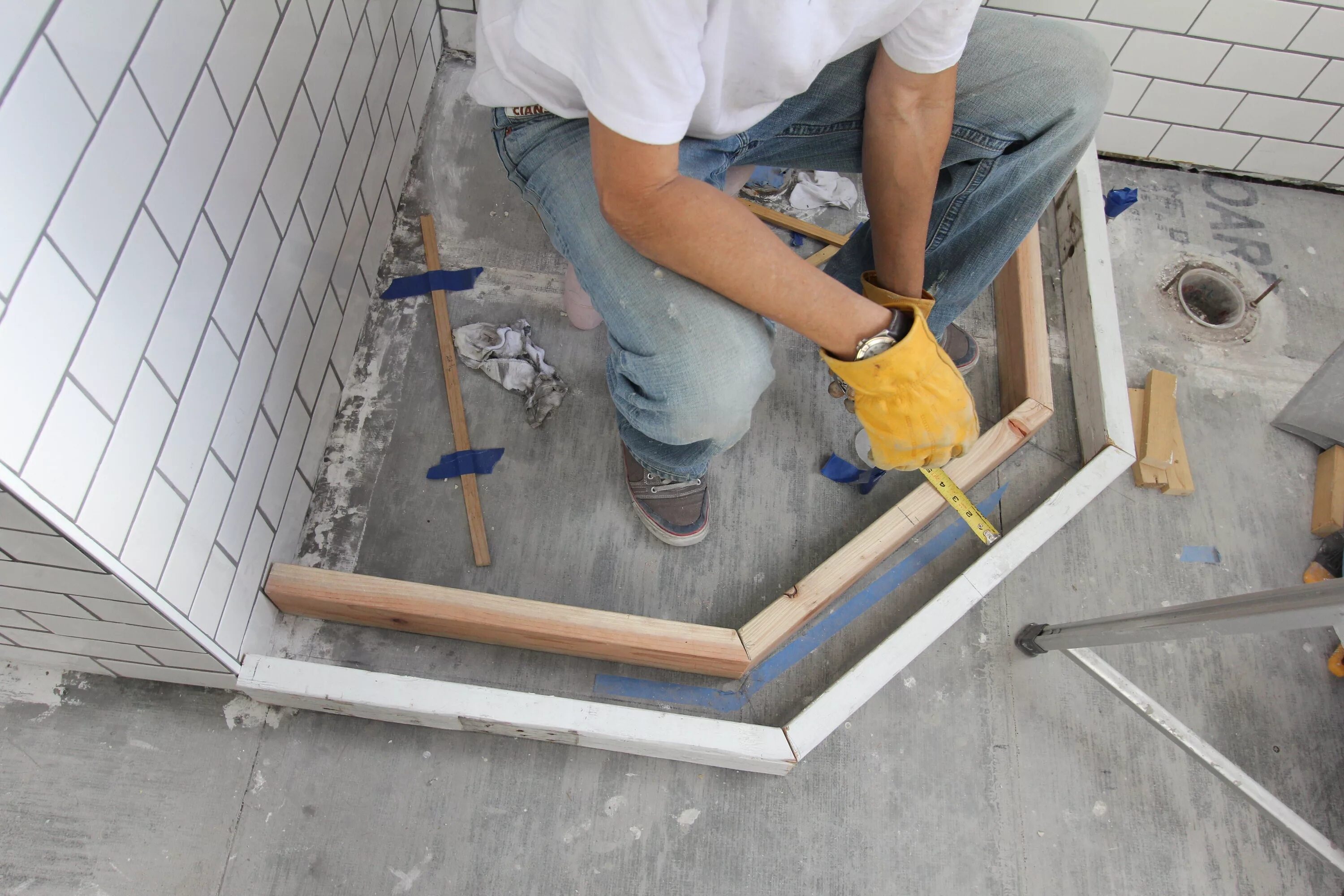 Плитка установка своими руками How to Build Custom Bathroom Shower Pan Building a shower pan, Custom tile showe