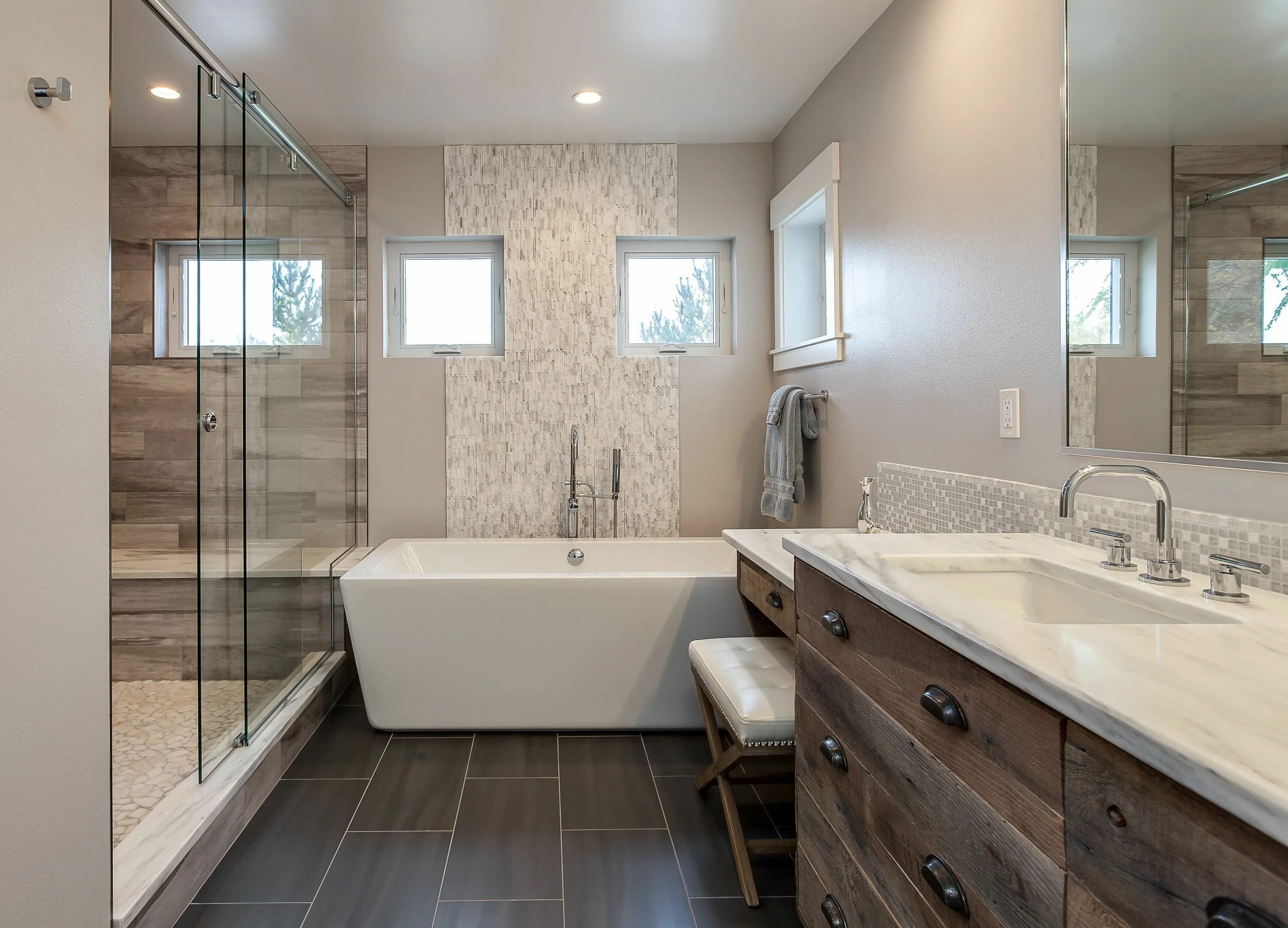 Плитка в большой ванной комнате фото Top Reasons to Renovate Your Bathroom Denver Colorado https://www.jmwoodworks.co