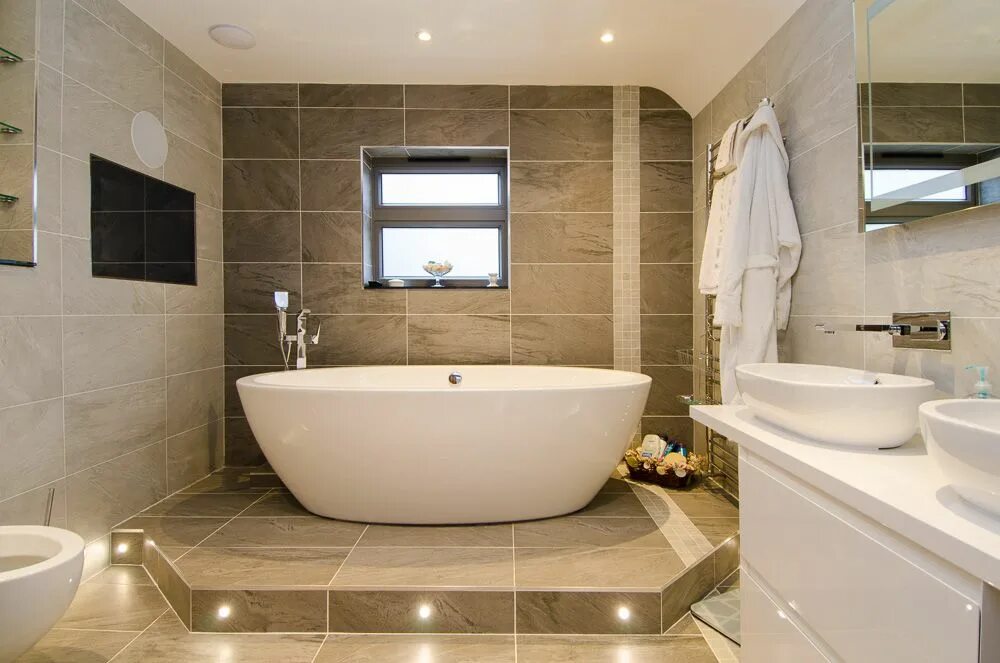 Плитка в большой ванной комнате фото Origin Casement Window Bathroom design, New bathroom designs, Stylish bathroom