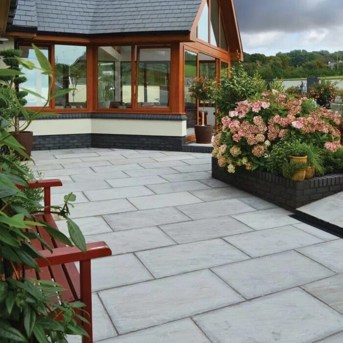 Плитка в частном доме фото Pin on Garden Sandstone paving, Paving slabs, Patio