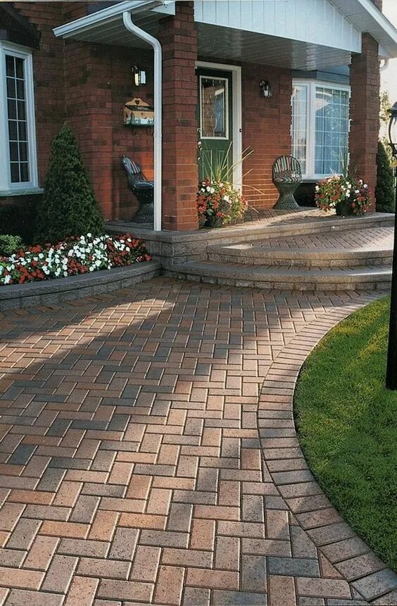Плитка в частном доме фото Popular Driveway Landscaping Design For Your Pretty Garden Patio pavers design, 