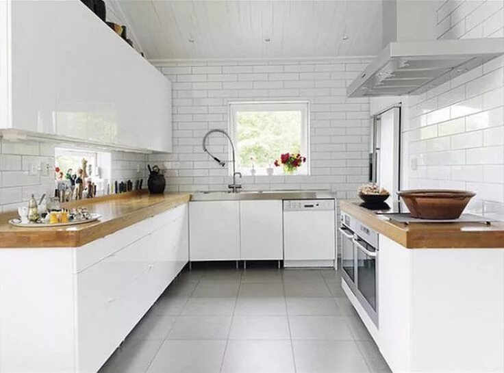 Плитка в интерьере белой кухни minimalist kitchen design White modern kitchen, White kitchen tiles, Kitchen int