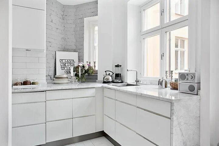 Плитка в интерьере белой кухни small and cozy Diseño de interiores de cocina, Diseño de cocina, Diseño de cocin