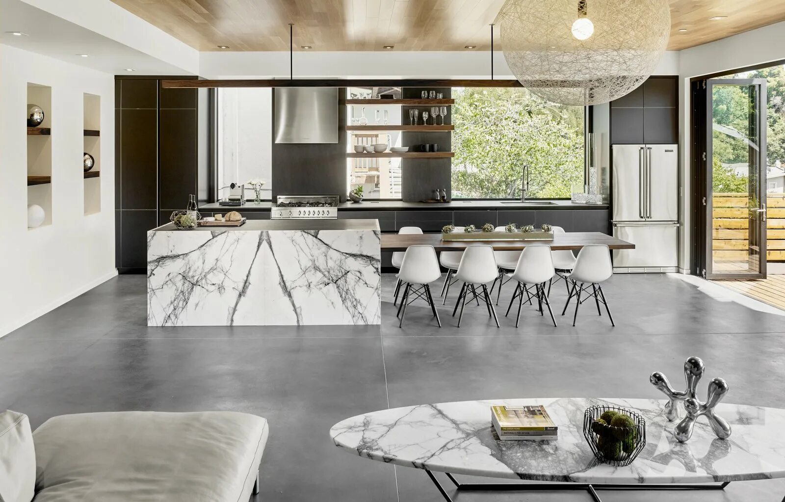 Плитка в интерьере кухни гостиной Robin Fenner’s Saves from Trestle Glen Modern - Dwell
