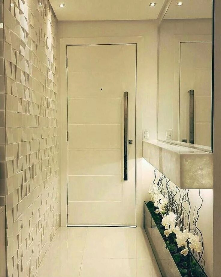 Плитка в интерьере прихожей на стенах Pin em artes da casa Decoração hall de entrada, Decorações salão, Hall de entrad