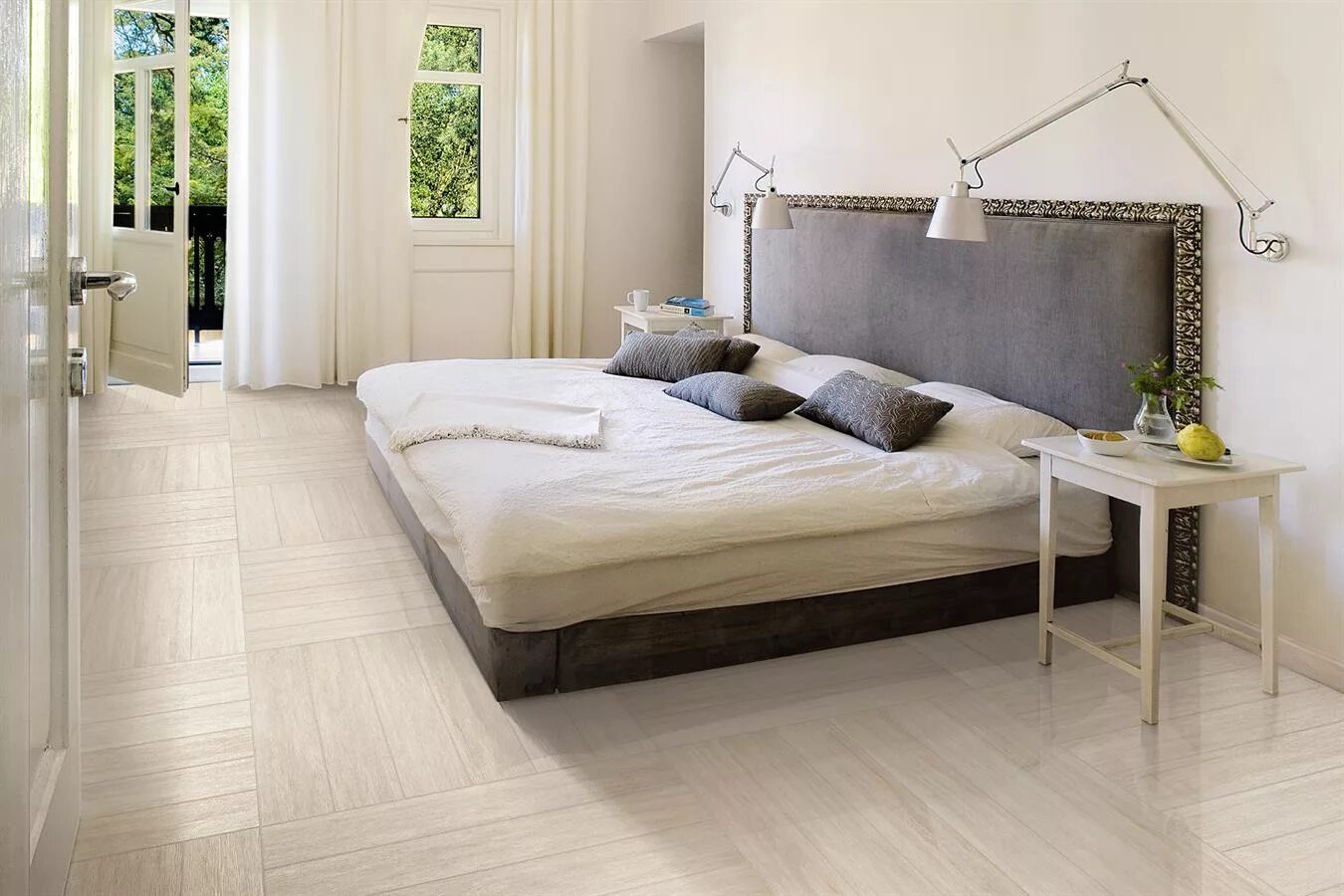 Плитка в интерьере спальни Плитка под дерево E-Wood - купить IRIS CERAMICA в Москве на сайте rim-ariosto.ru