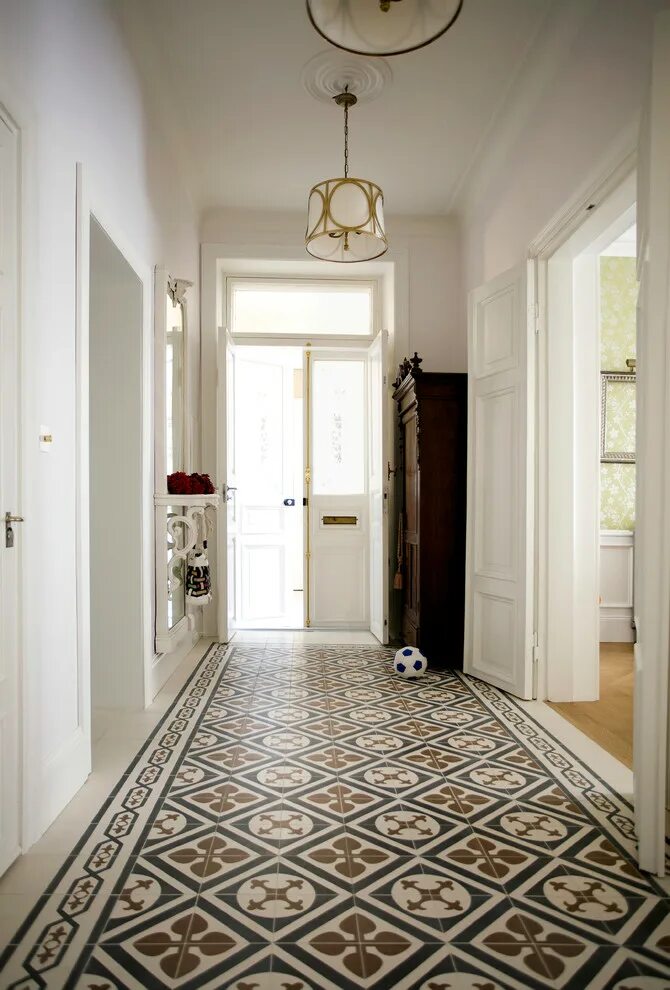 Плитка в коридоре на полу фото Cement tiles Victorian style hallway - Классический - Прихожая - Лондон - от экс