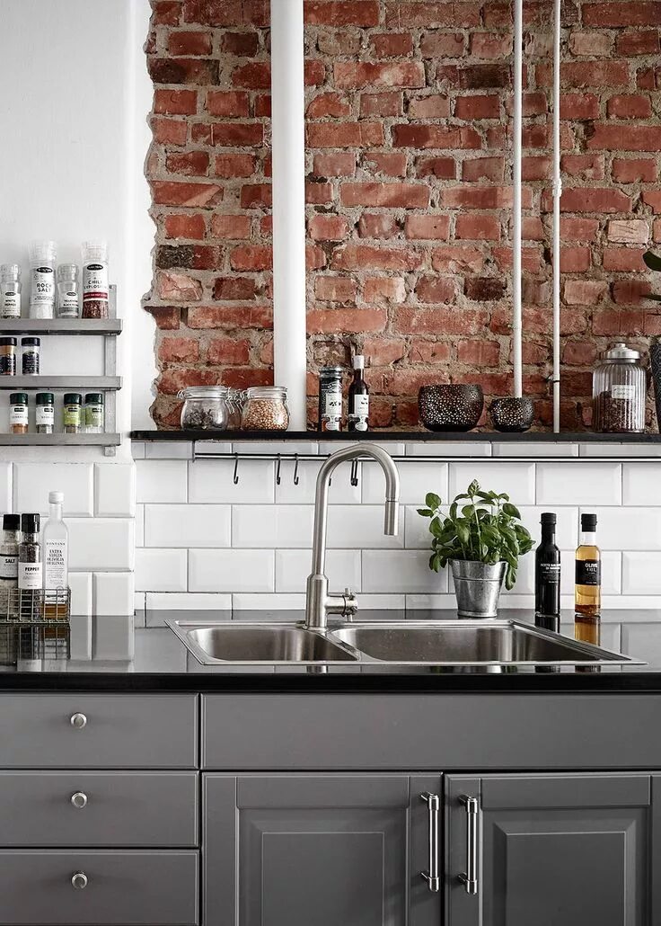 Плитка в кухню в стиле лофт Kitchen with exposed brick + some lovely organization ideas Keuken ontwerpen, Ke