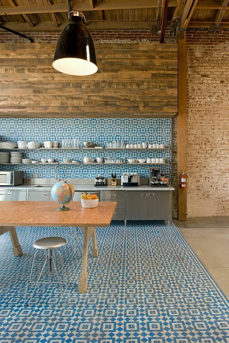 Плитка в кухню в стиле лофт Swoon Over These 14 Gorgeous Patterned Tile Designs Loft kitchen, Kitchen floori