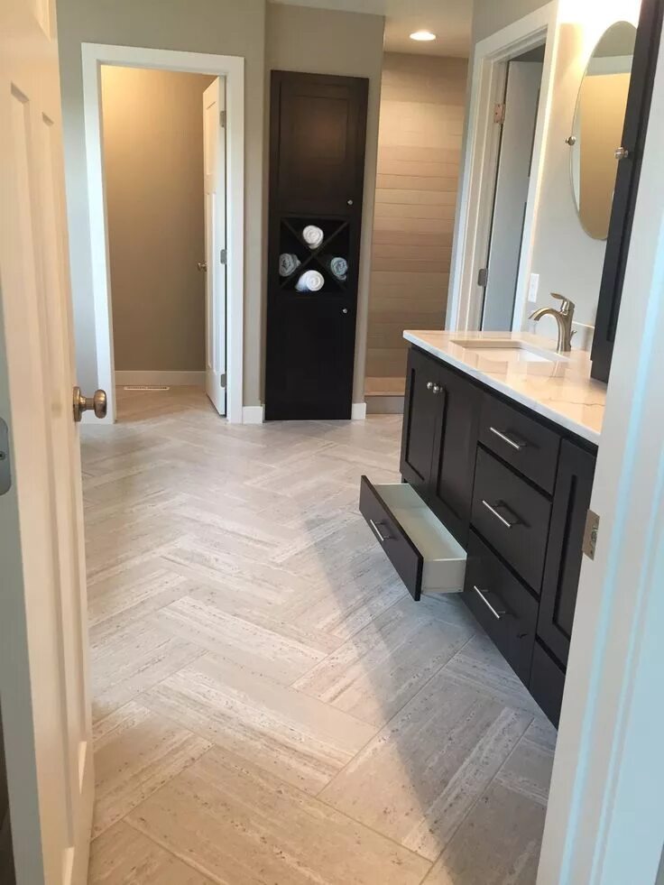 Плитка в квартире фото 12 x 24" vinyl tile laid in herringbone pattern Herringbone bathroom floor, Bath