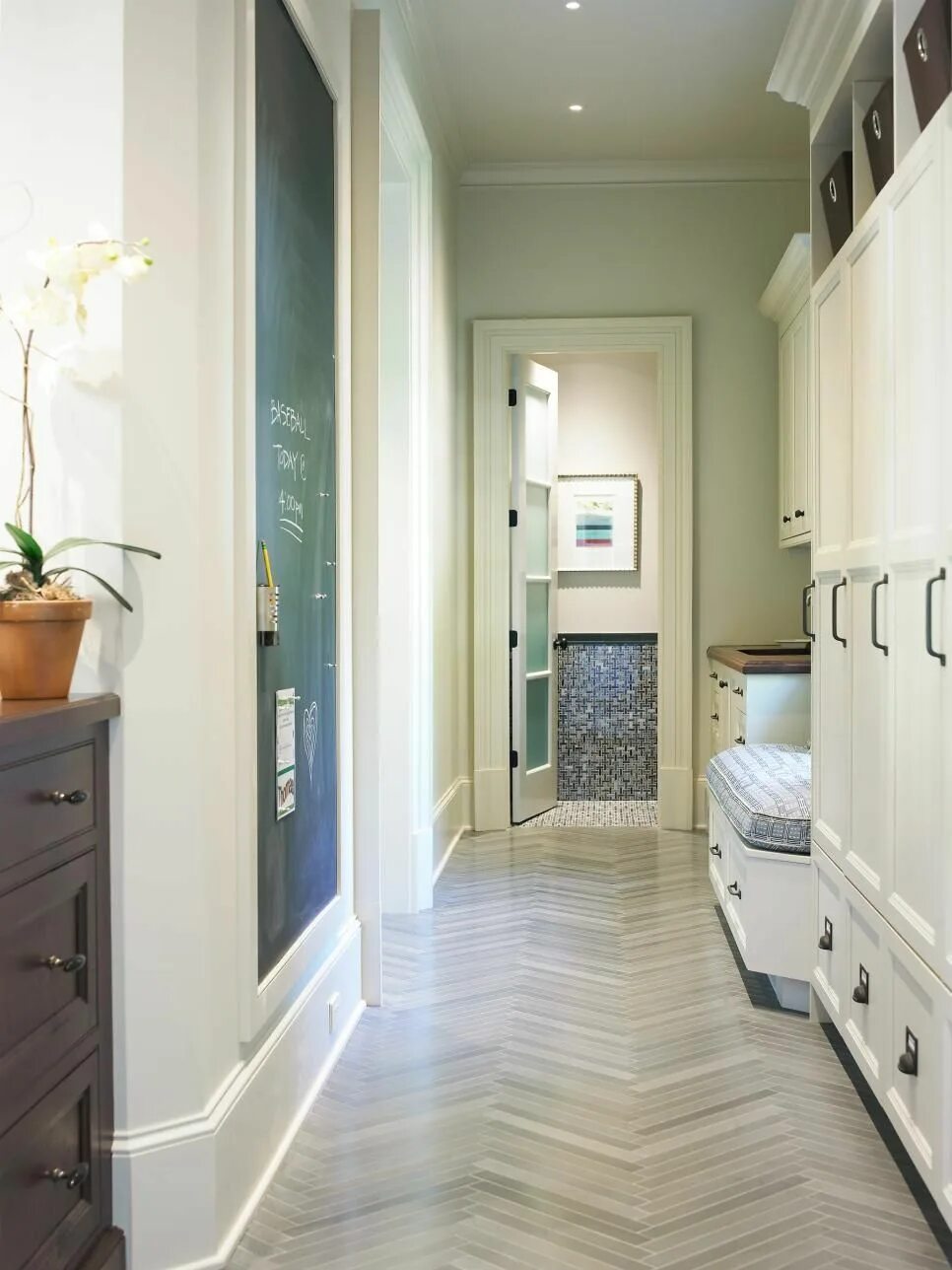 Плитка в маленькой прихожей фото Custom Mudroom With Chalkboard Wall Laundry room flooring, Laundry room tile, Ho