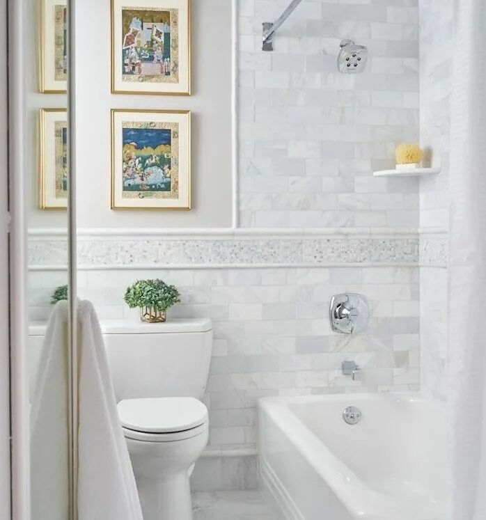 Плитка в маленькую ванную комнату фото Aménagement petite salle de bain 2m2 - astuces gain de place et exemples déco Sm