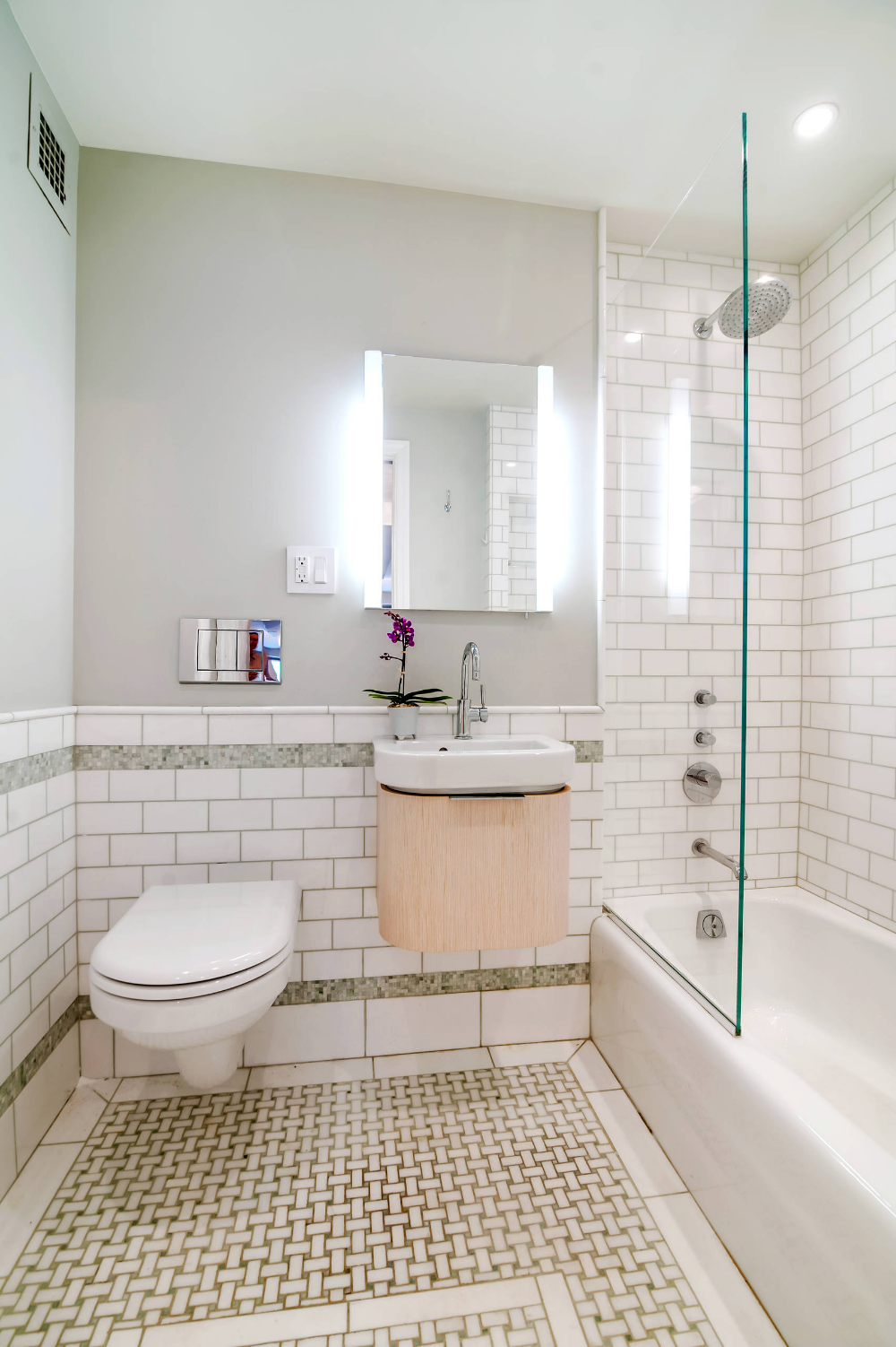 Плитка в небольшой ванной фото Central Park West Condominium Renovation - Contemporary - Bathroom - New York - 