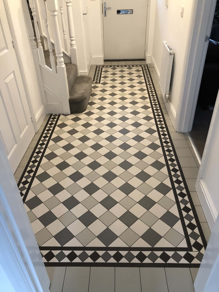 Плитка в прихожую на пол фото Victorian floor tiles gallery, Original Style floors, period floors Tiled hallwa