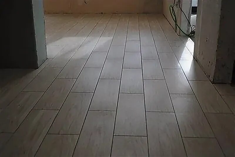 Плитка в разбежку фото Укладка плитки под дерево на пол в кухне - бульвар Кольцова, Киев Плитка, Плитка