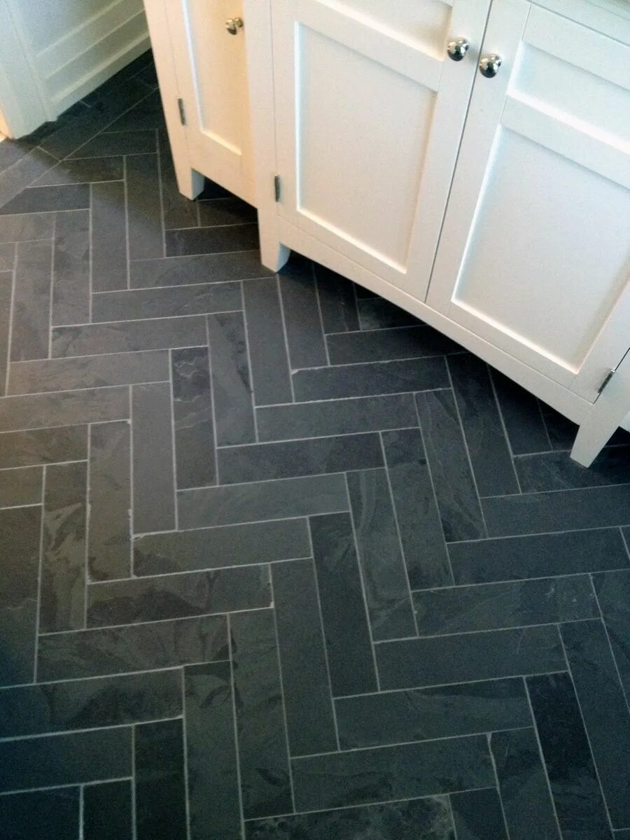 Плитка в разбежку фото Inspiration Herringbone tile floors, Slate bathroom floor, Herringbone bathroom 