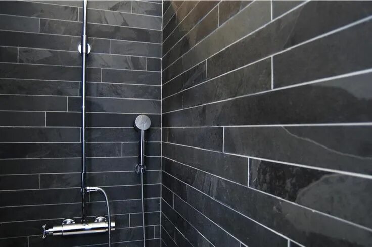 Плитка в разбежку фото The Beauty Of Natural Slate Tiles Slate bathroom, Bathroom tile designs, Bathroo
