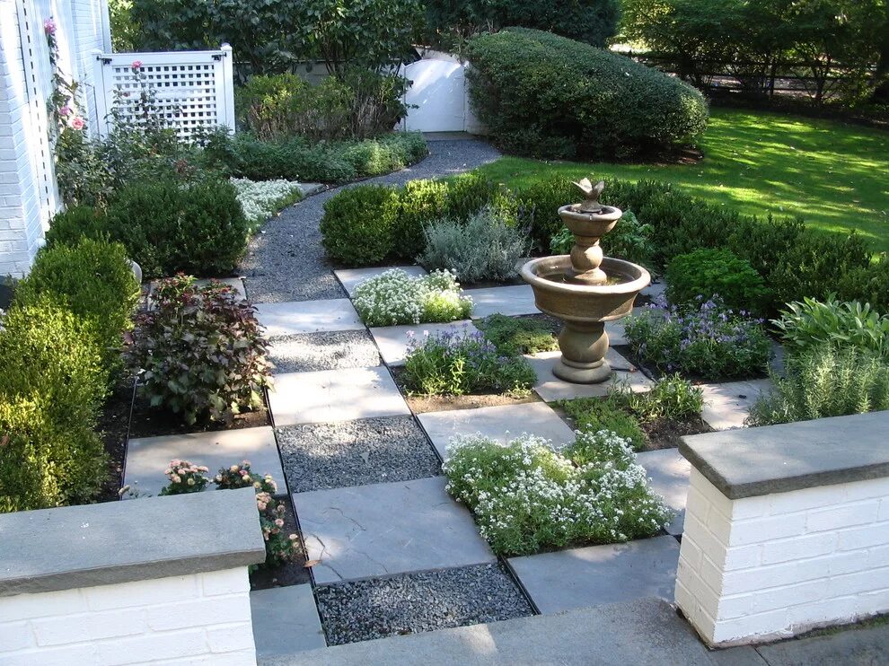 Плитка в саду фото Informal Garden - A Side Yard Garden Path using shades of Gray - Glenview, Illi 