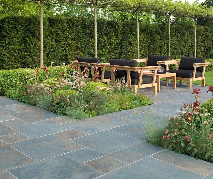 Плитка в саду фото Patio Bereich " Terrassenplatten aus Naturstein werten den Außenbereich auf , #b