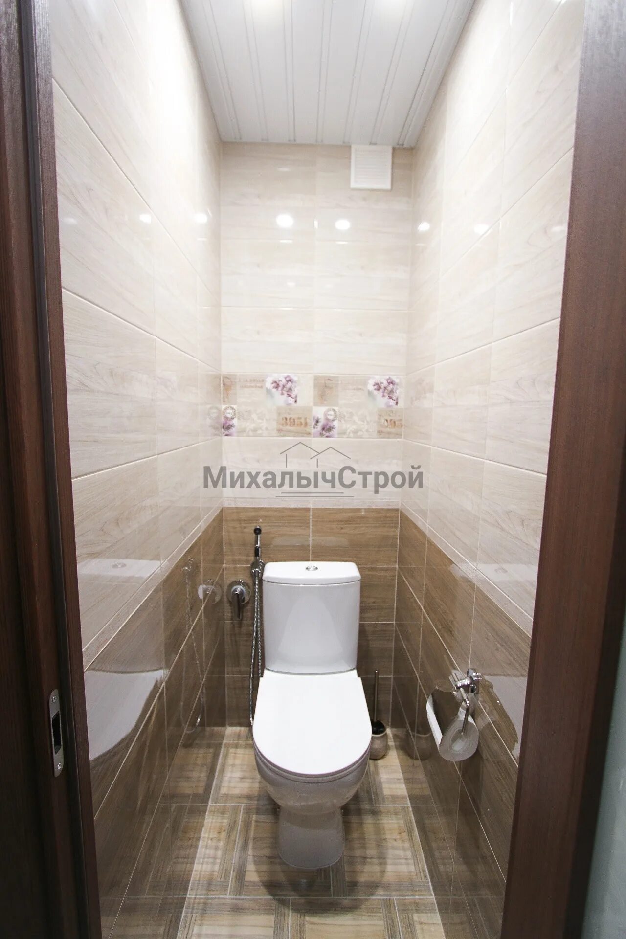 Плитка в туалете дизайн фото хрущевка Туалет в хрущевке: фото дизайна после ремонта туалета малых размеров, его отделк