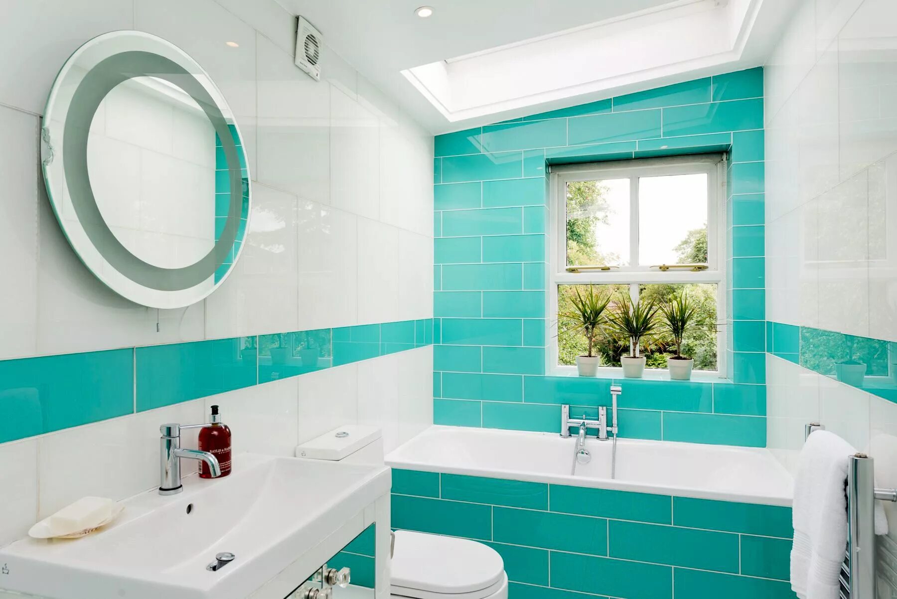Плитка в ванной дизайн цвет Queensbridge - Bathroom #Propertystyling Turquoise bathroom, Bathroom design, Tu
