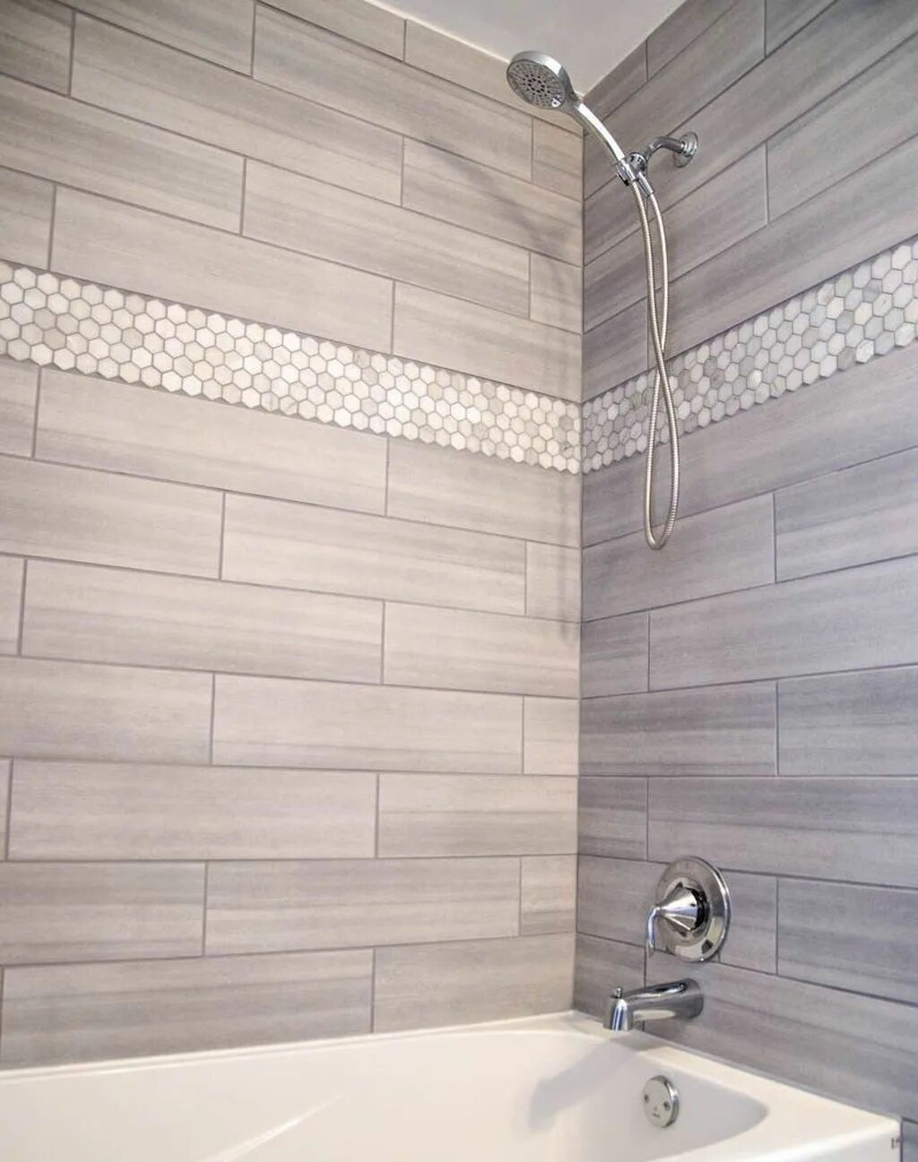 Плитка в ванной горизонтально фото DECOOMO - TRENDS HOME DECOR Bathroom remodel shower, Bathroom remodel cost, Diy 