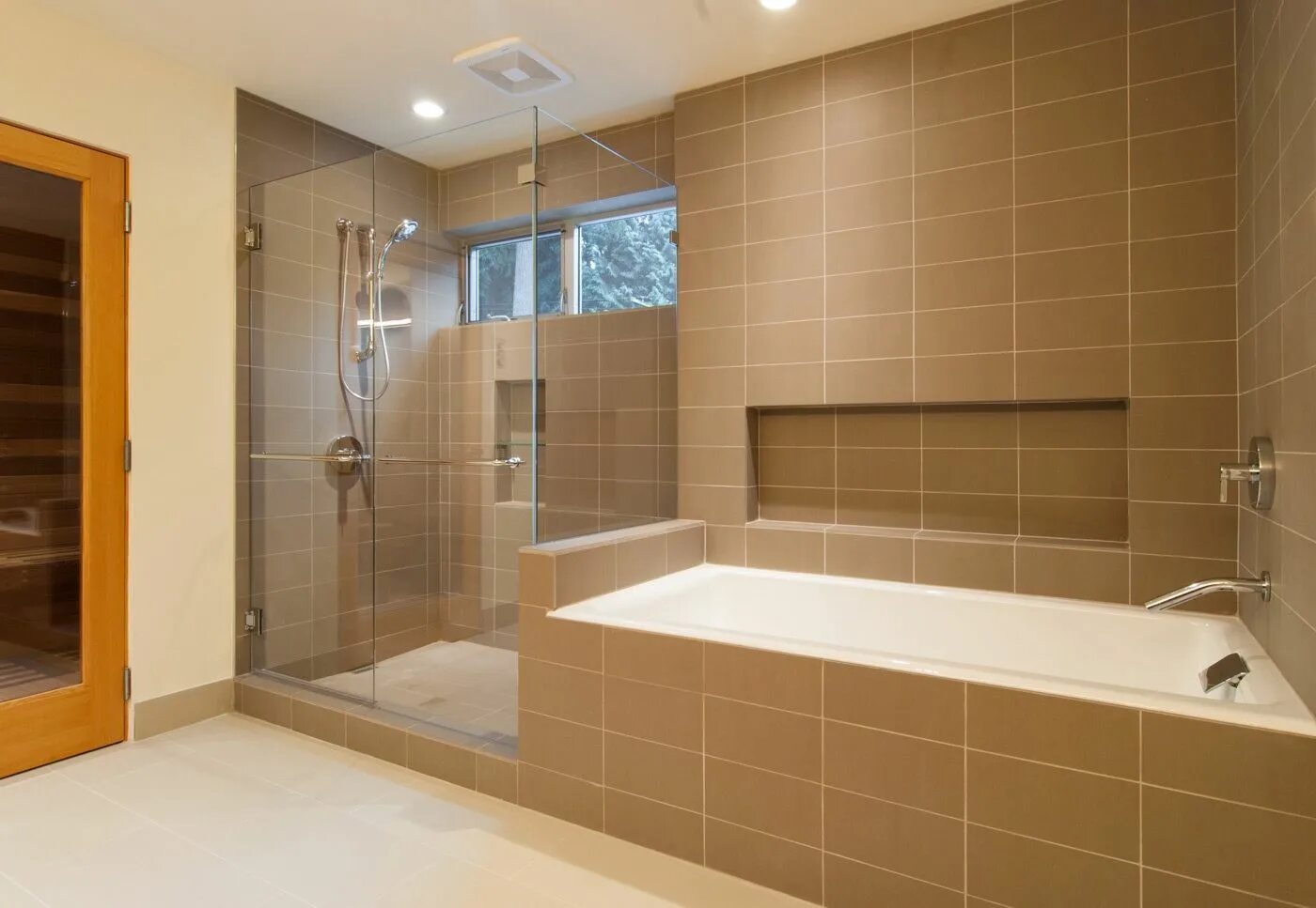 Плитка в ванной комнате частного дома фото mocha colour big subway tiles bathroom! Bathroom wall tile design, Bathtub tile,