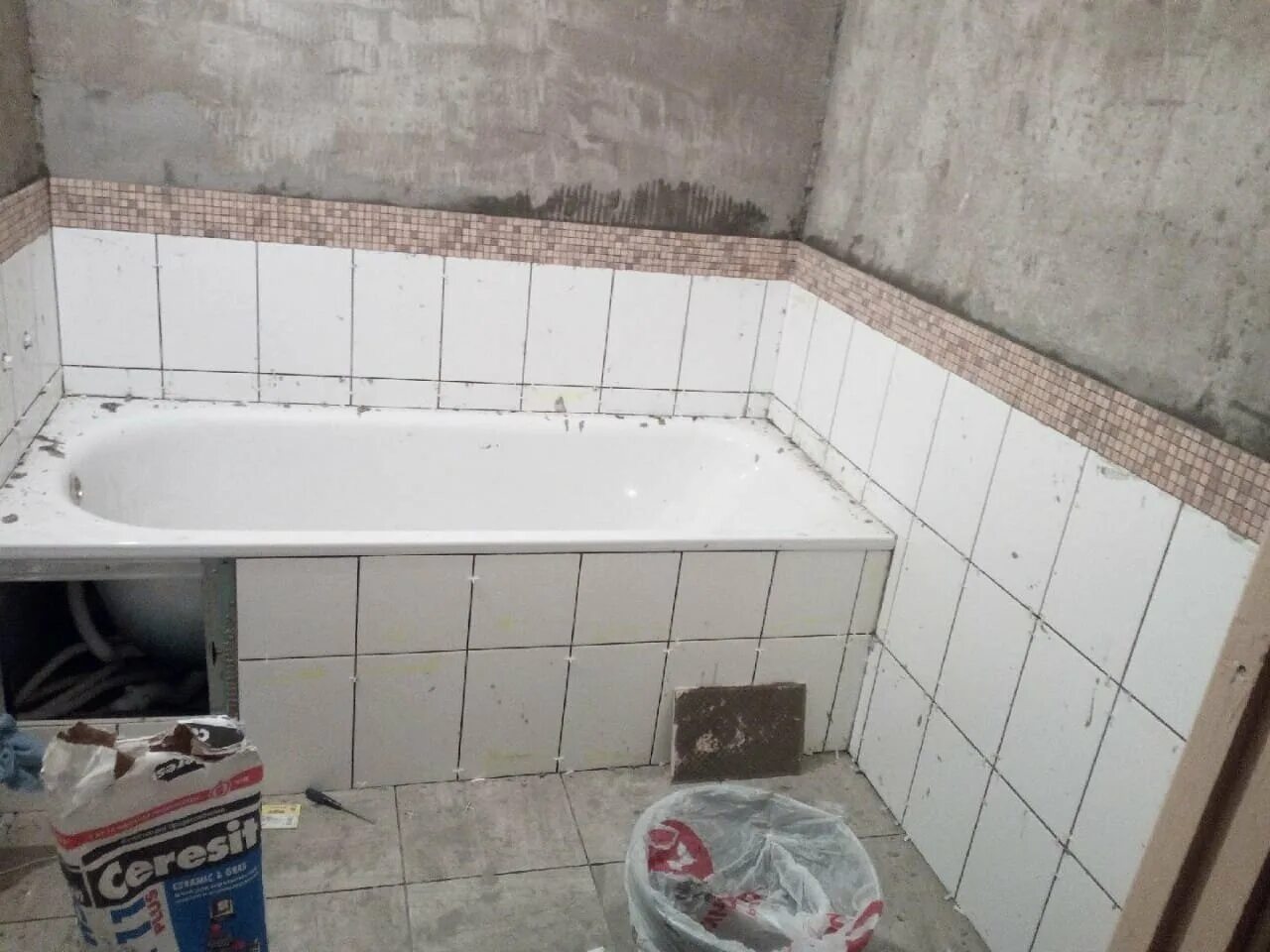 Плитка в ванной своими руками фото Ремонт квартир стяжка пола в Екатеринбурге: 98 мастеров по ремонту со средним ре