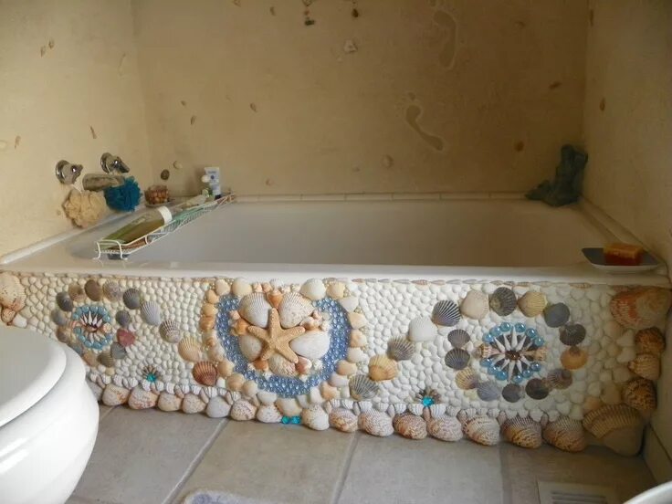 Плитка в ванной своими руками фото This tub I covered in actual seashells. Walls are covered in a sandy texture wit